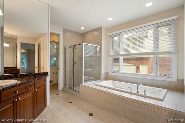 Building Photo - 47611 Manorwood Dr