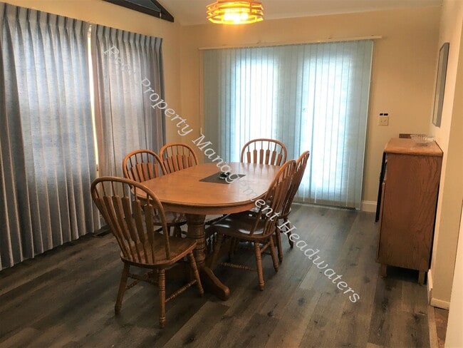 Building Photo - 5 Bedroom 3-1/2 Bath House For Rent