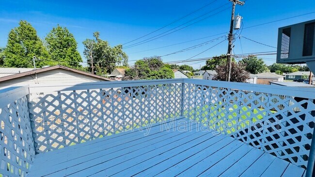 Building Photo - 409 Benham St