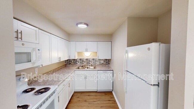 Building Photo - 95 N Gebhart Church Rd