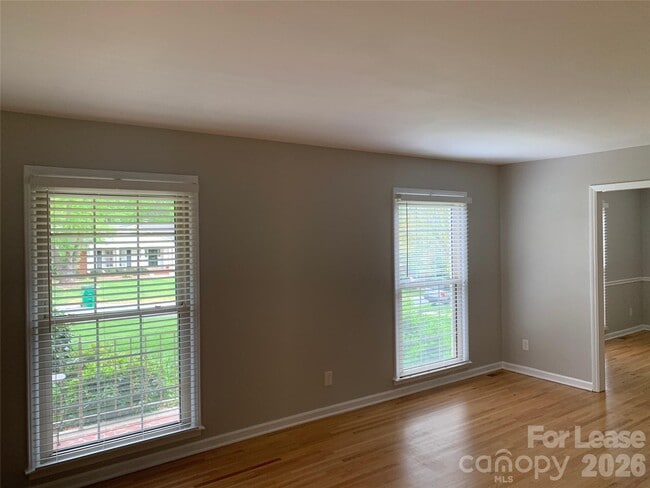 Building Photo - 1130 Cheddington Dr