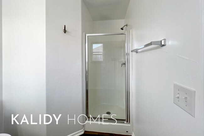 Building Photo - 6140 Cielo Terrace