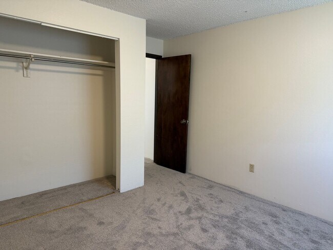 Building Photo - 1135 Florida Rd