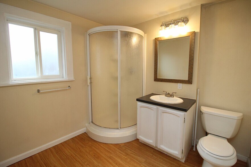 Building Photo - 7630 SE Woodstock Blvd