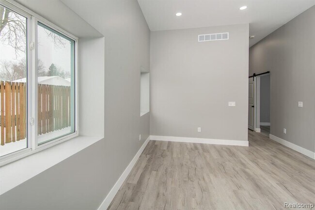 Building Photo - 2455 Crumb Rd