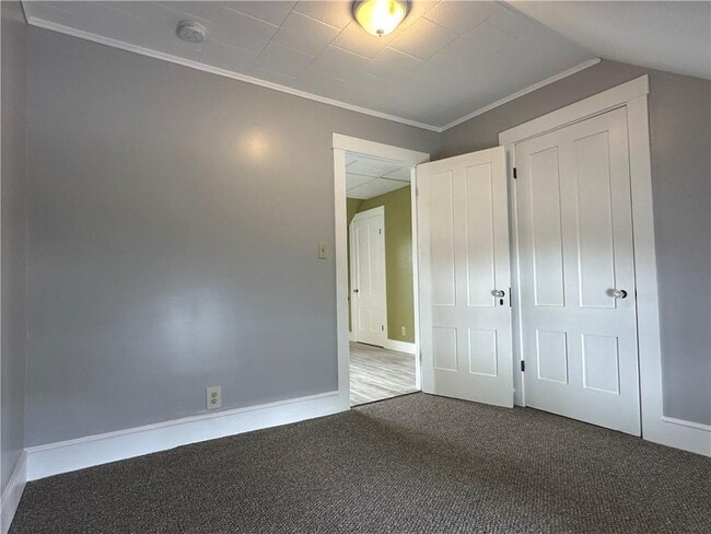 Building Photo - 296 Canonicus St
