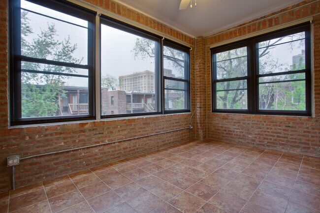 Building Photo - 5419 S Hyde Park Blvd