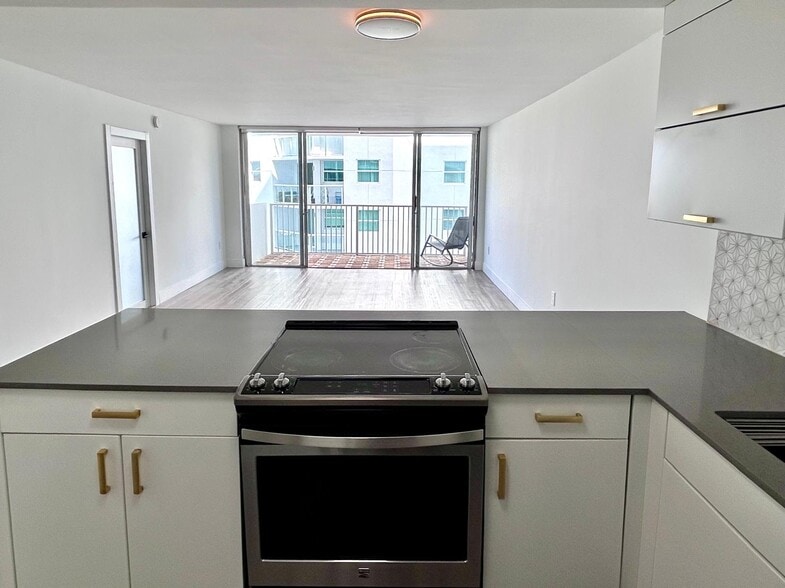 Building Photo - 5838 Collins Ave