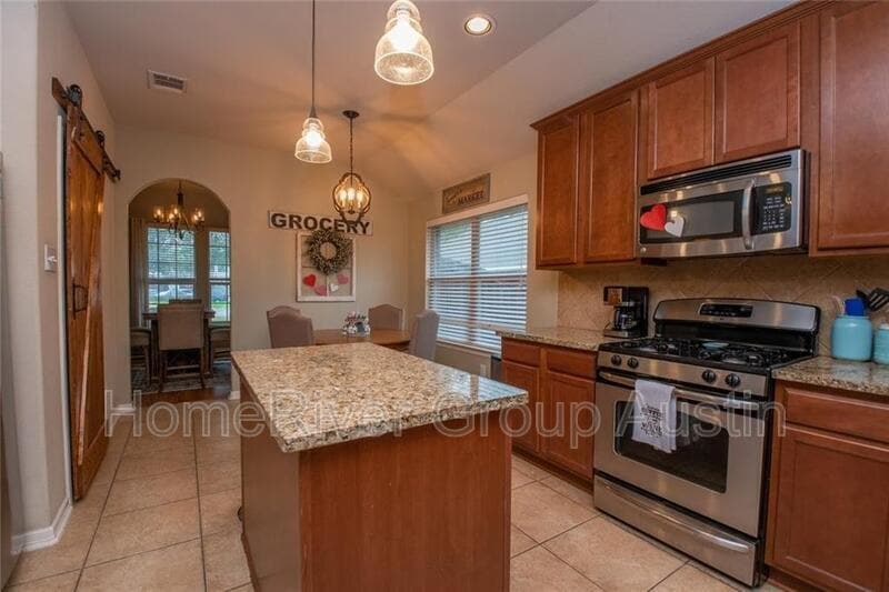 Building Photo - 4235 Fairmeadow Dr