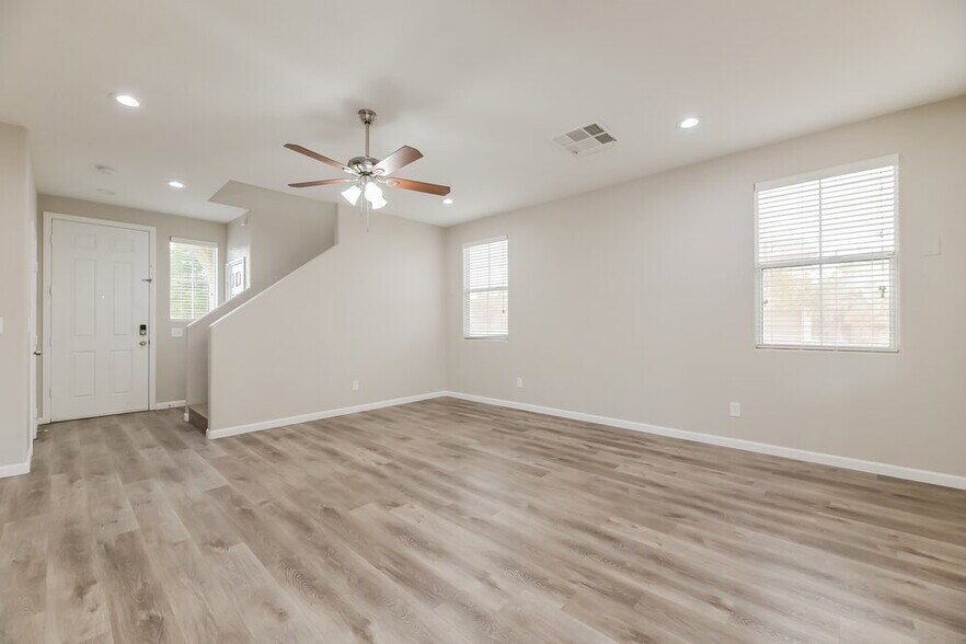 Building Photo - 7194 Temecula Valley Ave