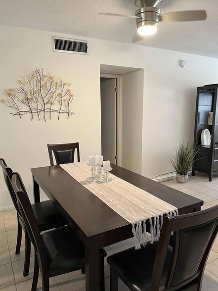 Building Photo - 3150 N Palm Aire Dr