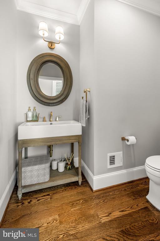 Building Photo - 323 S West St