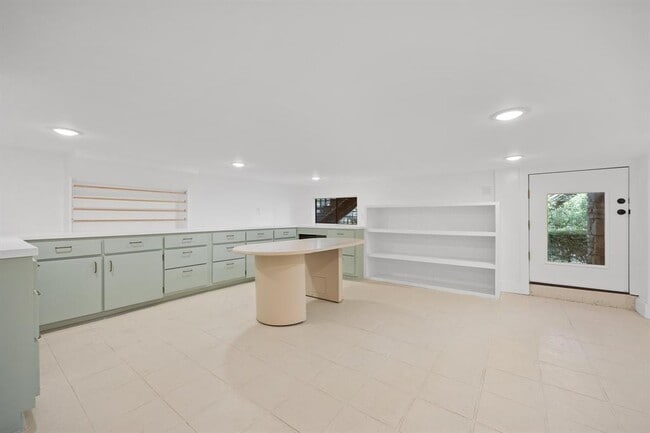 Building Photo - 7518 Stonecliff Dr