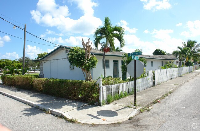 Building Photo - 1501 S Railroad Ave