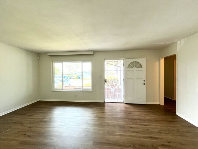 Building Photo - 3 bed, 2 bath in Ontario, CA!