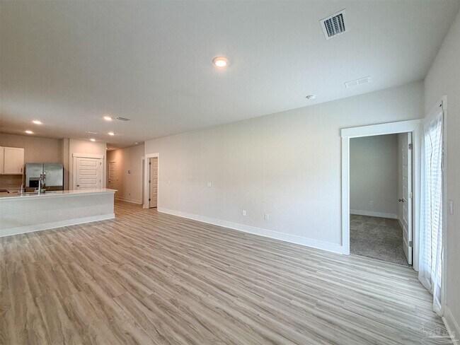 Building Photo - 9899 Starling Dr