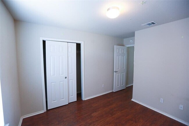 Building Photo - 2107 Charlotte Estates Dr