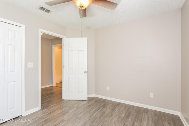 Building Photo - 7405 International Village Dr
