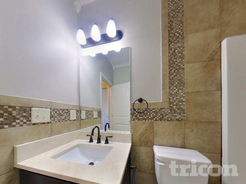 Building Photo - 21 Howard Ave