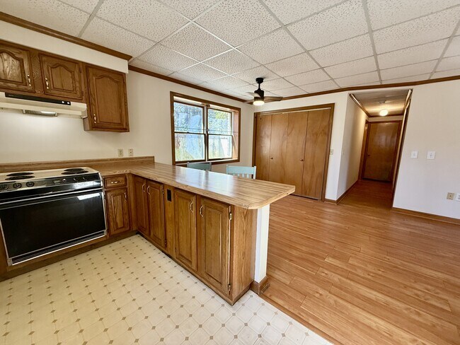 Building Photo - 5 Shadow Valley Dr