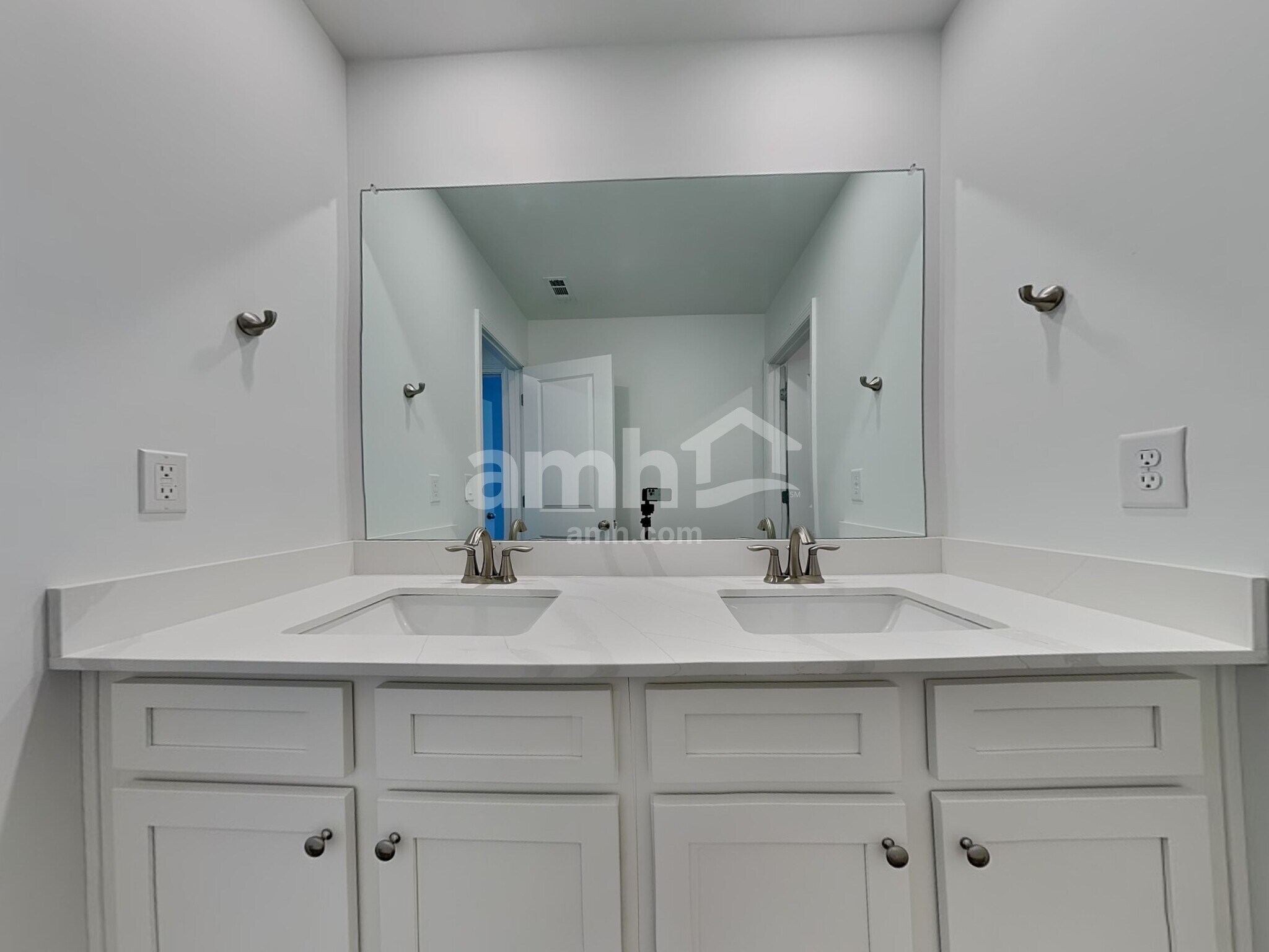 Building Photo - 78 Hickory Ct