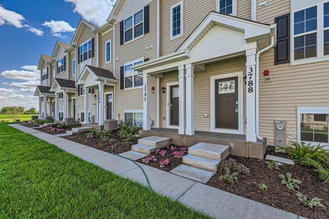 Building Photo - 3788 Bissel Dr