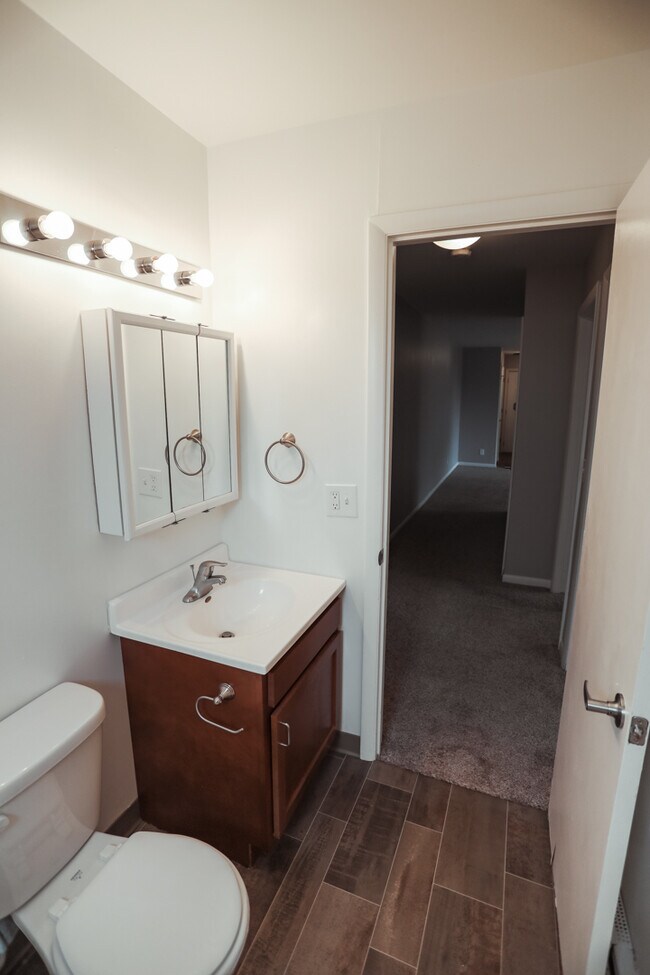 Building Photo - 2805 Harwick Dr