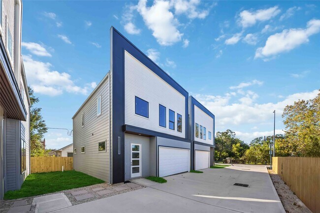 Building Photo - 7127 England St