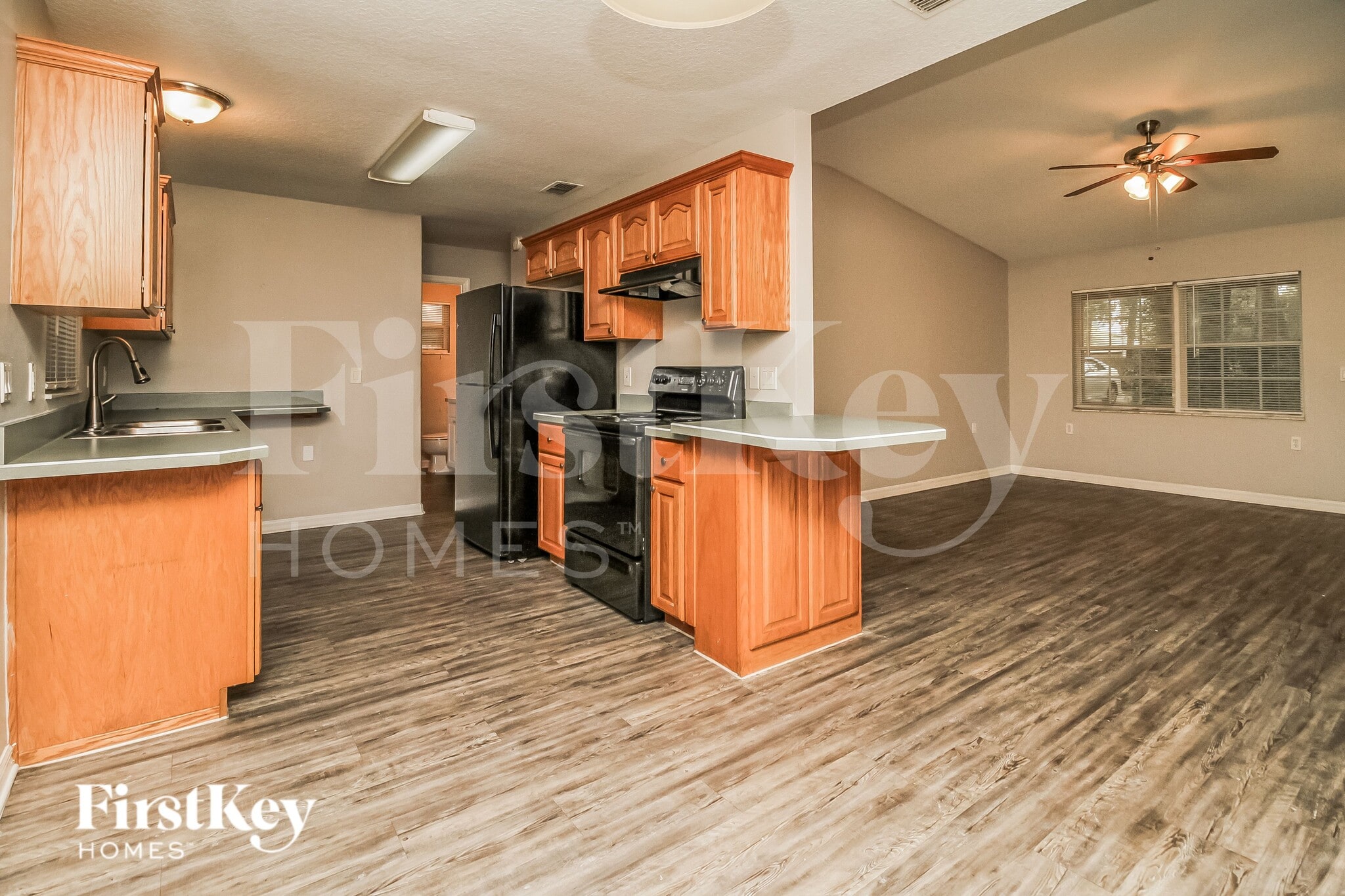 Building Photo - 31111 Oakmont Ave
