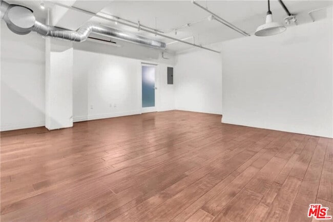 Building Photo - 510 S Hewitt St