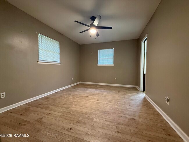 Building Photo - 204 Winsor Dr