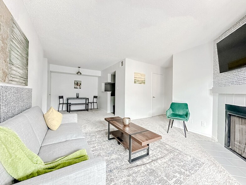 Building Photo - 1071 Clayton Ln