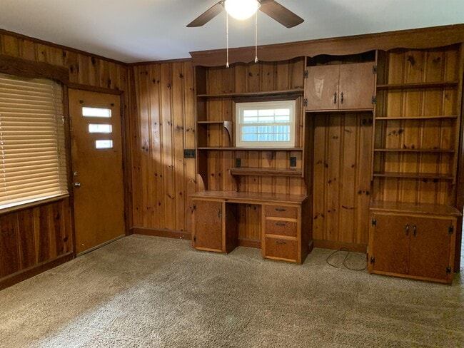 Building Photo - 5421 Pine St