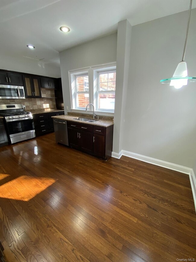 Building Photo - 321 Hayward Ave