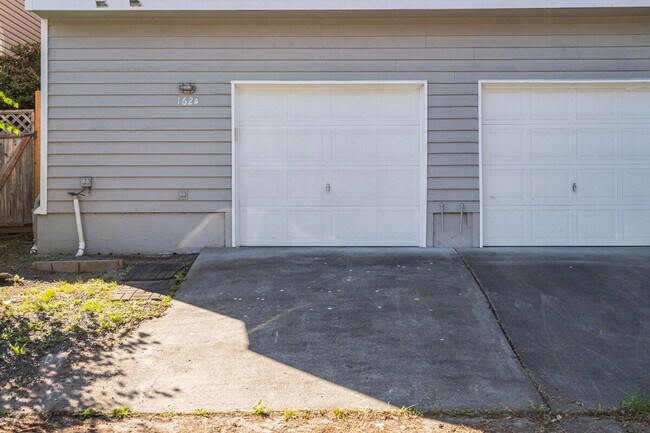 Building Photo - 162 W Florentia St