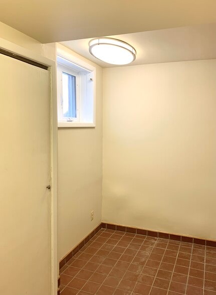 Building Photo - 67 W 5th St