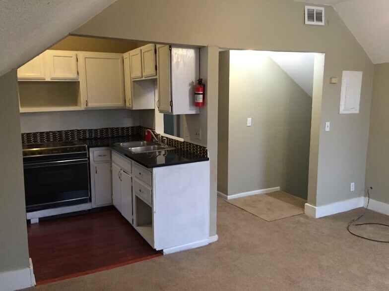 Building Photo - 920 W 3rd St