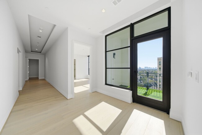 Building Photo - 2323 San Felipe St