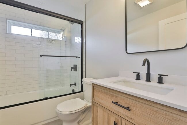 Building Photo - 7 Christopher St