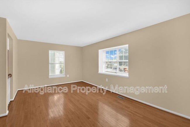 Building Photo - 5743 Burke Towne Ct