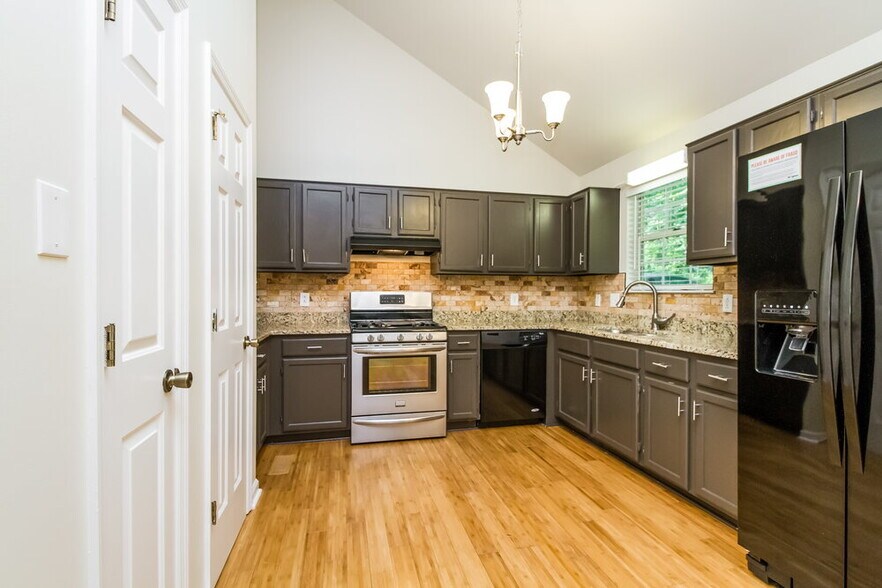 Building Photo - 5036 Countryside Dr