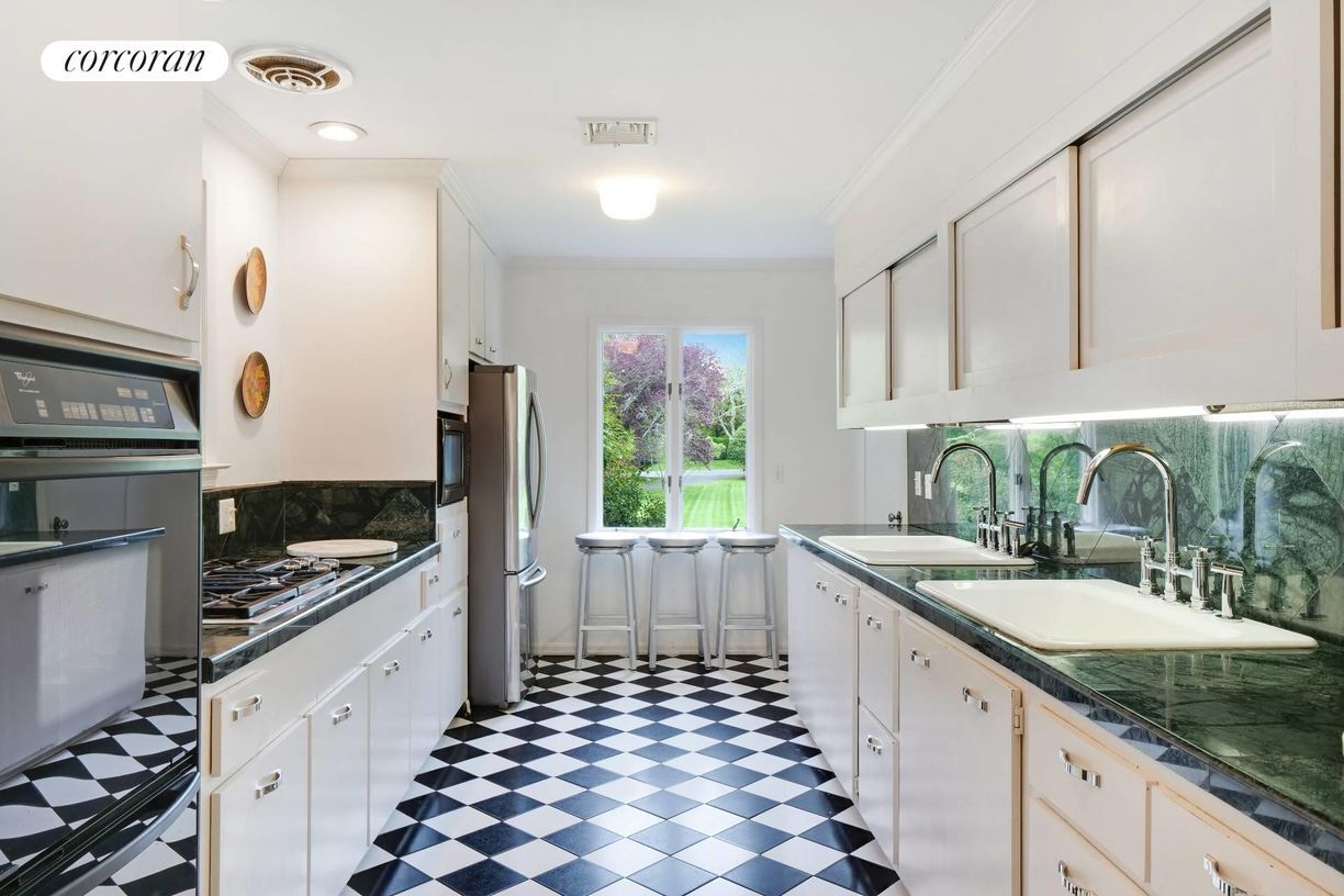 Building Photo - 81 Lee Ave