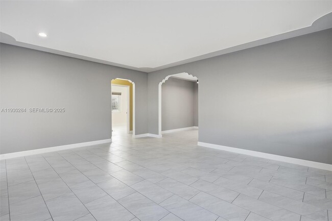 Building Photo - 2120 SW 16th St