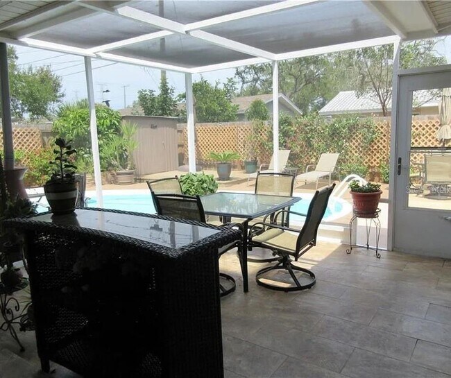 Building Photo - 1279 Grenada Ave