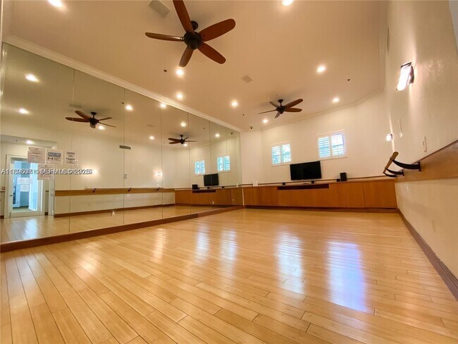Building Photo - 3145 NE 184th St