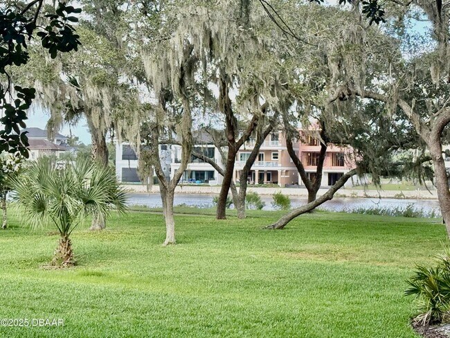 Building Photo - 115 Riverview Bend S