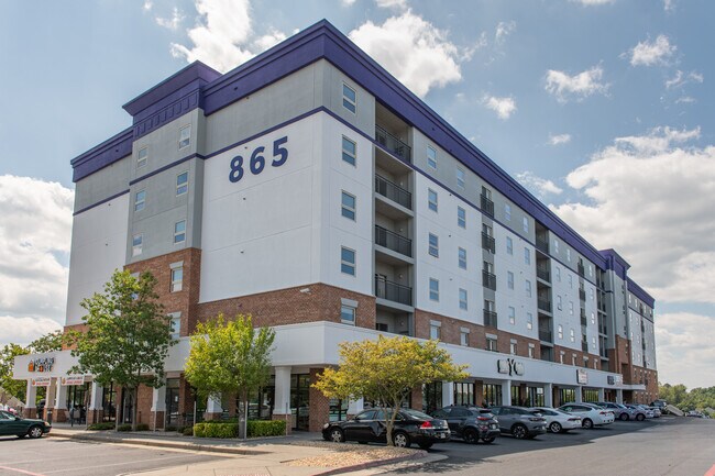Building Photo - 865 East