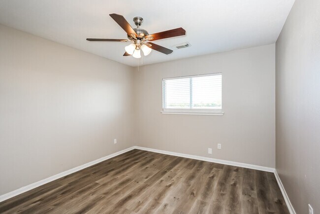 Building Photo - 5415 Espuela Ln