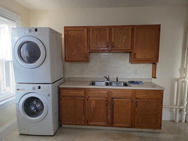 Building Photo - 209 Ash St