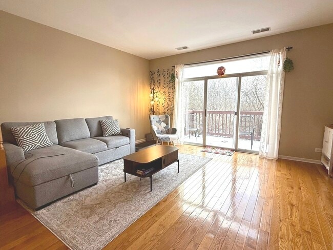 Building Photo - 2481 Oneida Ln